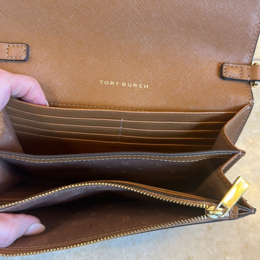 Tory Burch Emerson Chain Wallet Crossbody - Picture 5 of 8